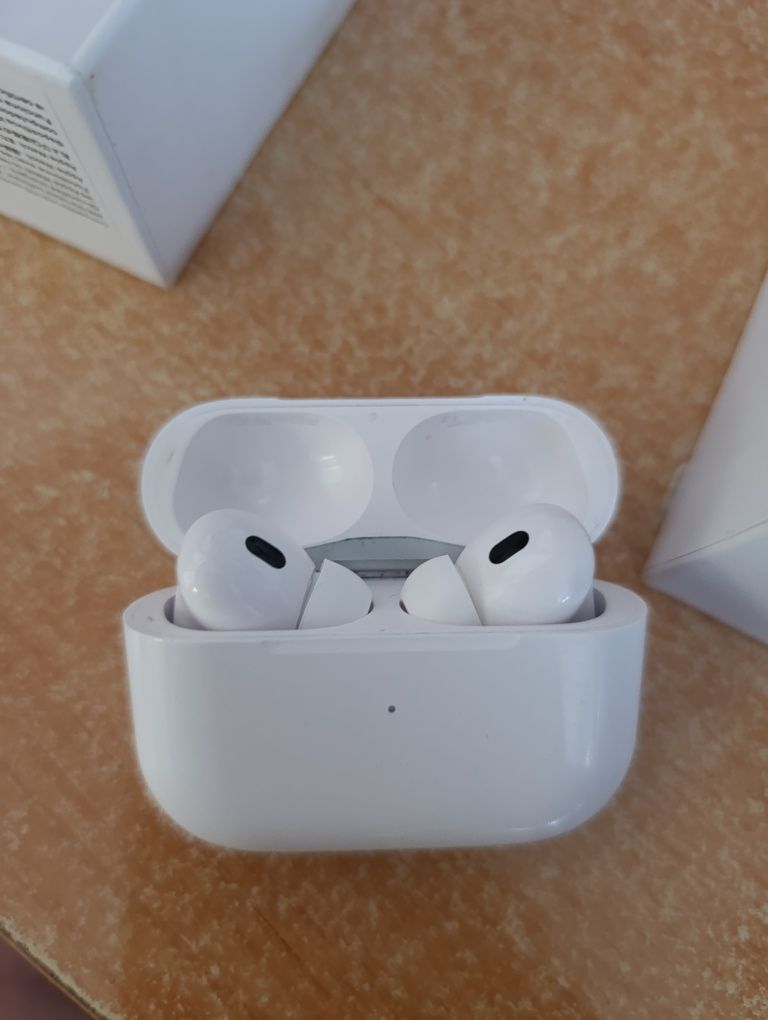 Слушалки Apple Airpods Pro (2nd Generation)