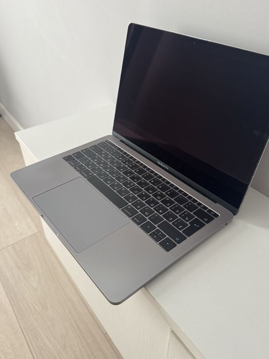 MacBook Pro 13” (2017) — в идеальном состоянии