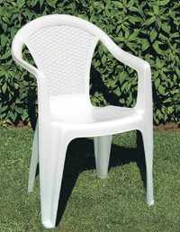 Продавам гръцки  4 пластмасови стола и кръгла маса изгодно за 60лв.