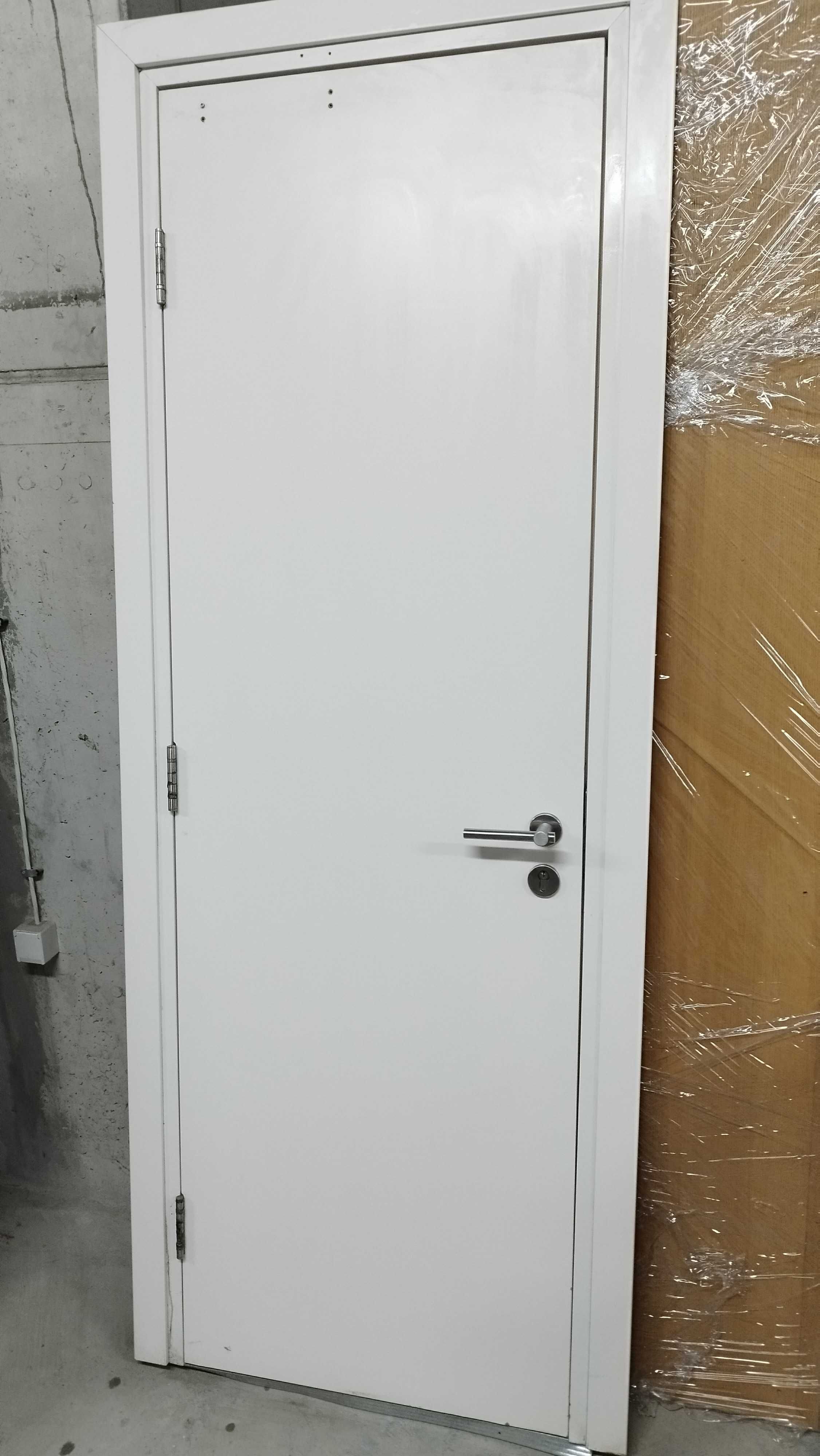 Врати интериорни високи с каси от MDF Бели използвани