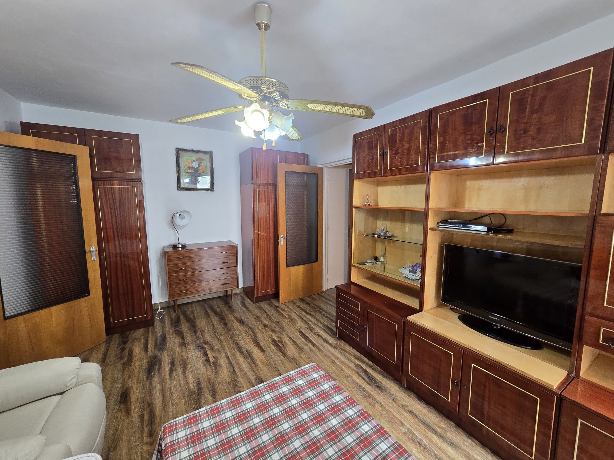 Proprietar inchiriez apartament 2 Camere  metrou N. GRIGORESCU