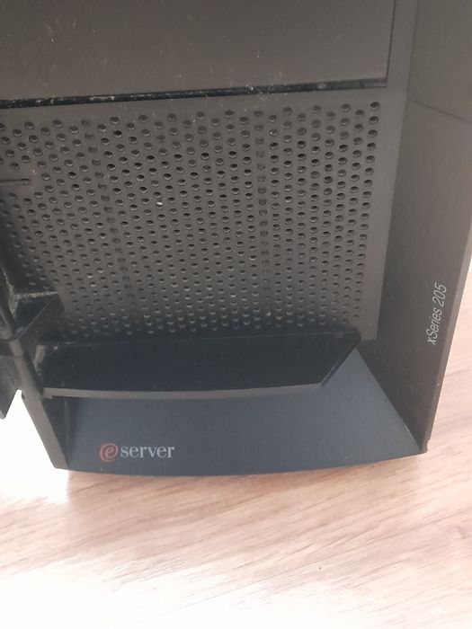 Сървър IBM xSeries 205