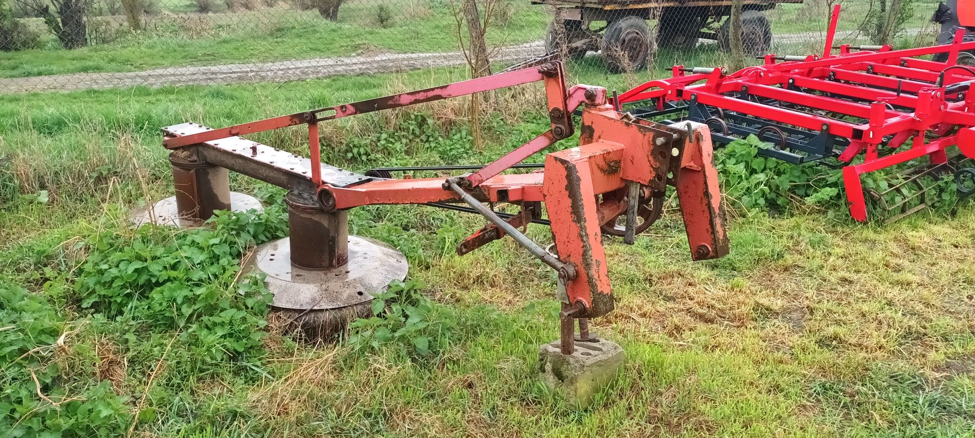 Vand tractor massey ferguson plus utilaje