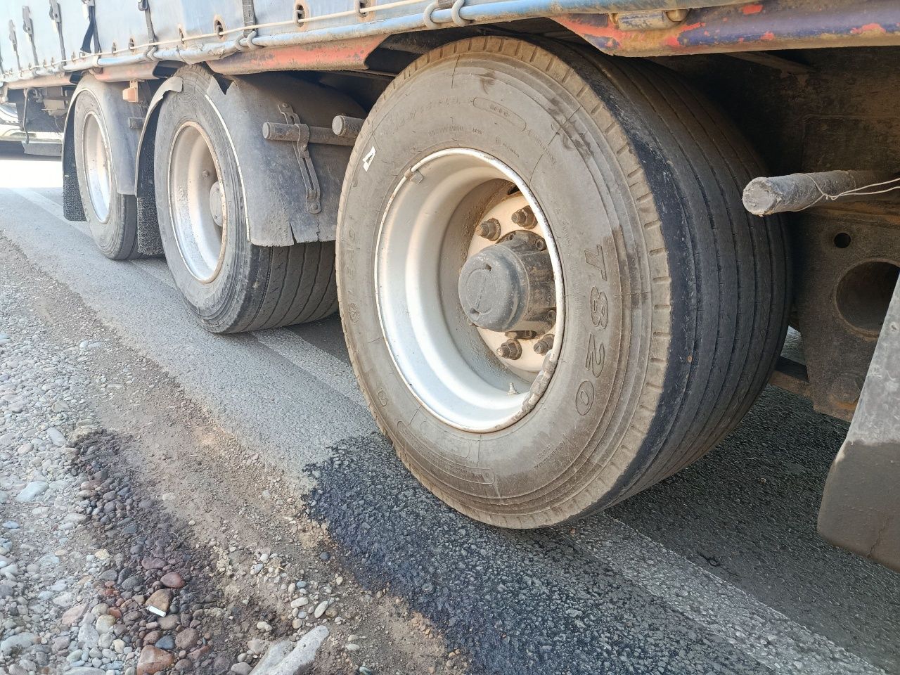 Volvo fura paravoz