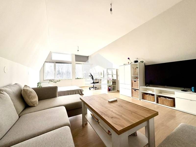 ЕРА Фаворит продава уникална дървена къща в Алпийски стил