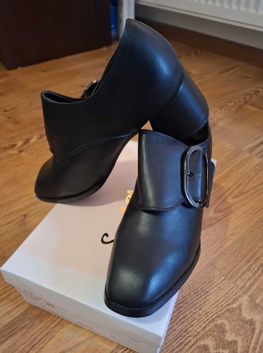 Pantofi noi,eleganți si cu eticheta