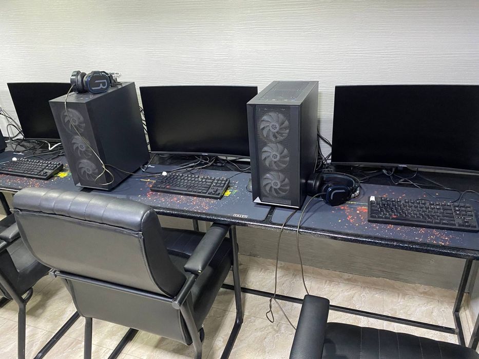 Kompyuterlar sotiladi yapyangi narxi kelishilgan xolda hammasi bir joy