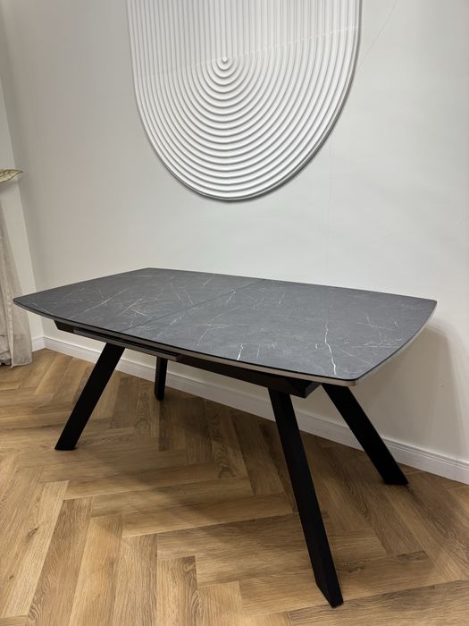 Стол в отличном состоянии