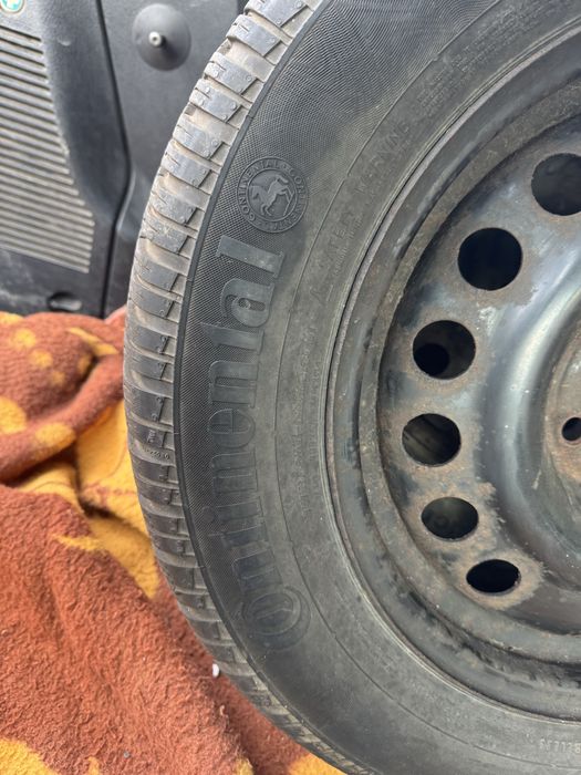 Set 2 cauciucuri iarna cu jante Continental 195/65/R15