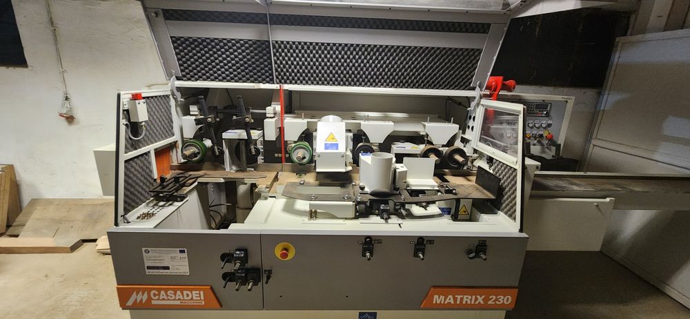 Masina de prelucrat pe 4 fețe