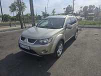 Vand Mitsubishi Outlander 2 7 locuri