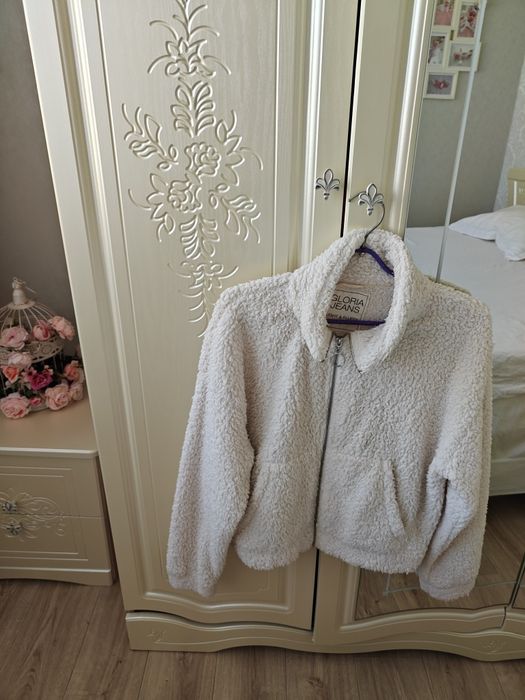 Продам теплую толстовку в отличном состоянии