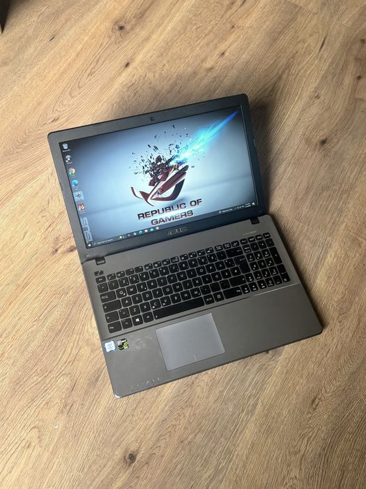 Asus Gaming• i7-6700HQ• SSD 512• 12gb ram DDR4• Nvidia GTX