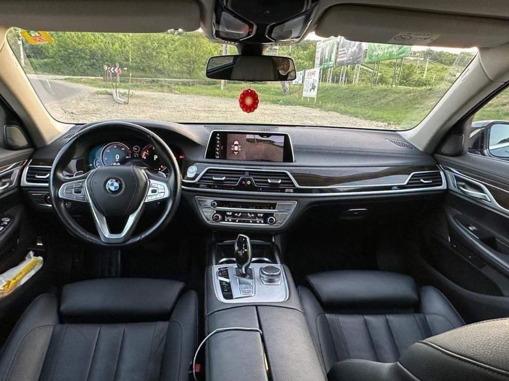 BMW SERIA 7 2019