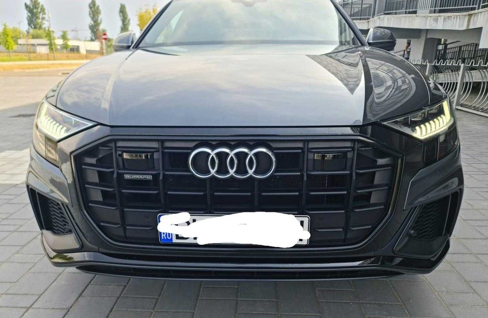 Vand Audi Q8 impecabil