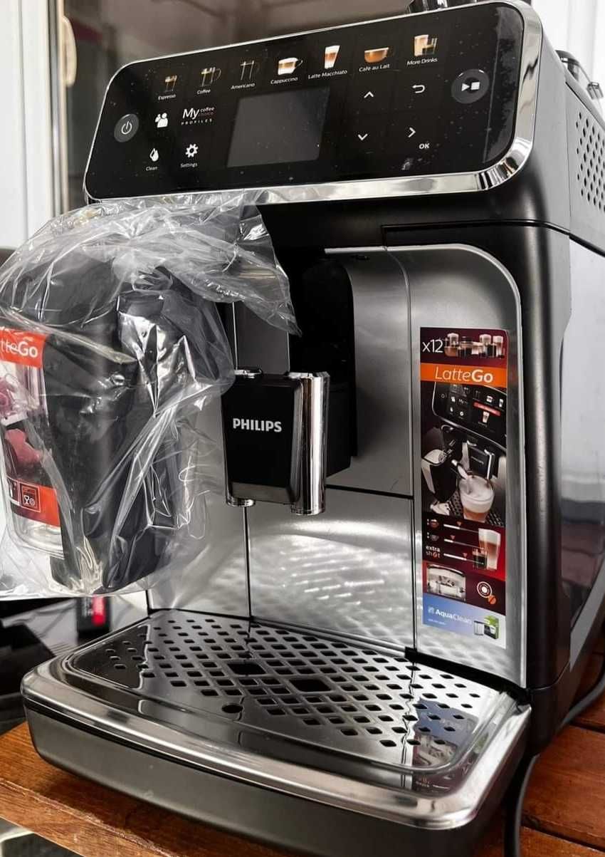 Espressor automat Philips LatteGo Seria 5400