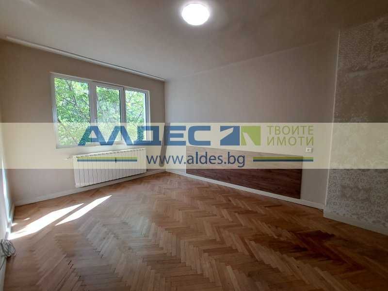 Дава се под наем Тристаен апартамент в София, Център - 100 кв.м за 867 € - Снимка #11