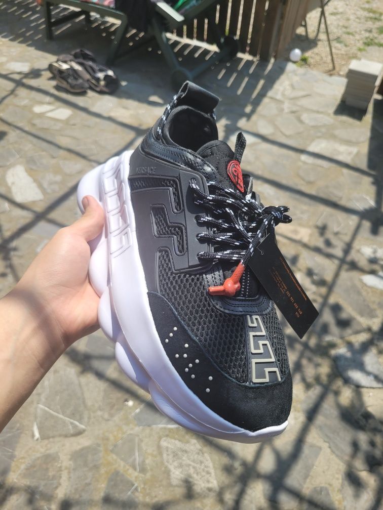 Versace chain reaction