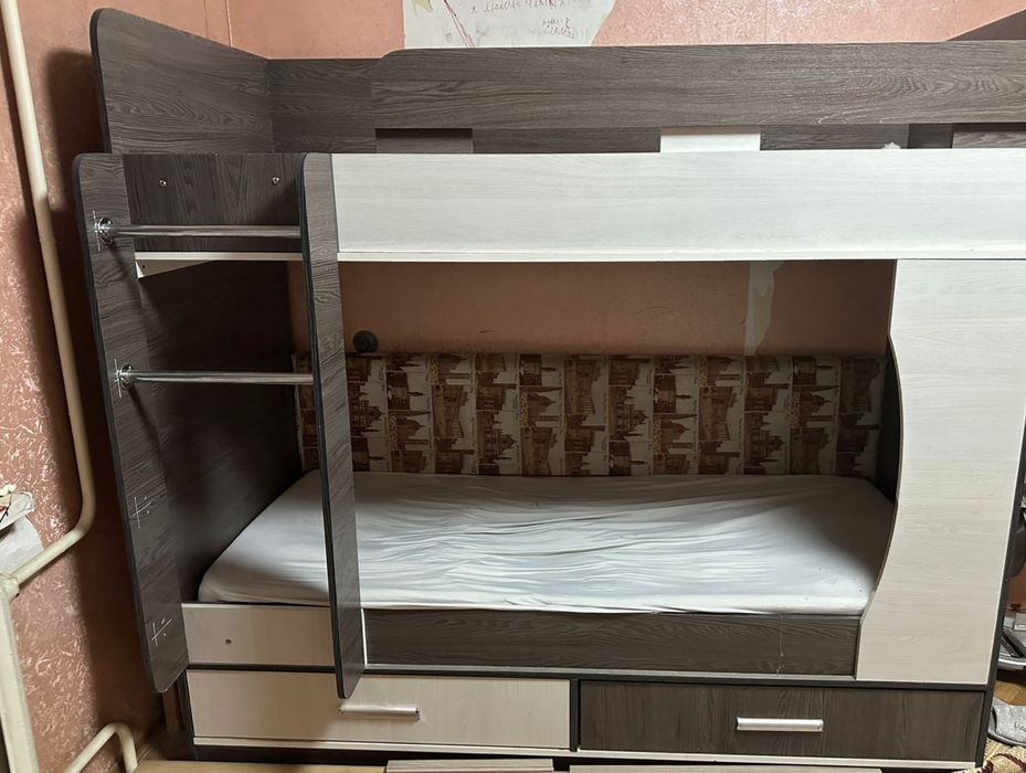 Продам 2х ярусную кровать. В отличном состоянии.