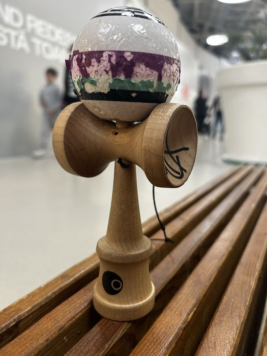 Vand kendama maze semnata de Xremus