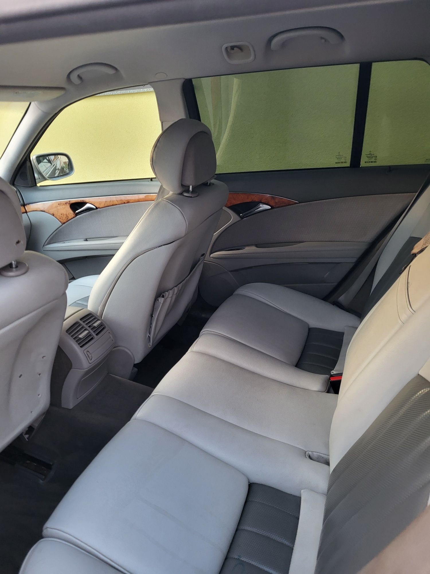 Vând mercedes e-class