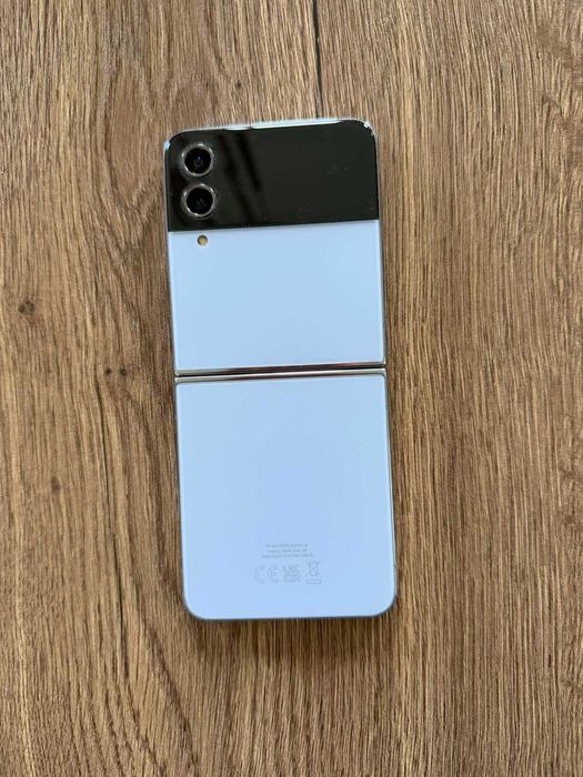 Samsung Galaxy Z Flip 4