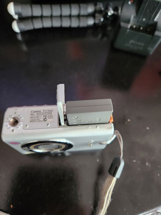 Cameră foto-video CANON ixus 500,perfect funcțională.