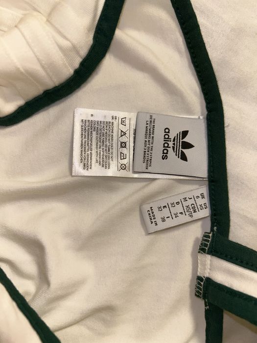Продавам оригинално спортно горнище на Adidas.
