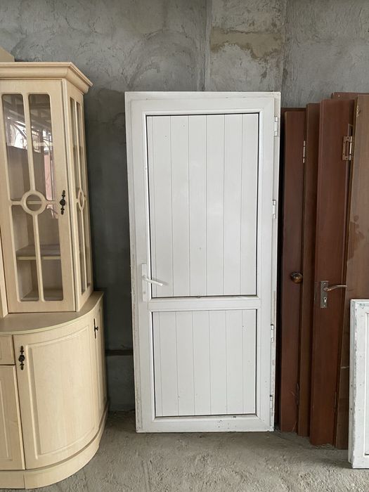 продается  двери