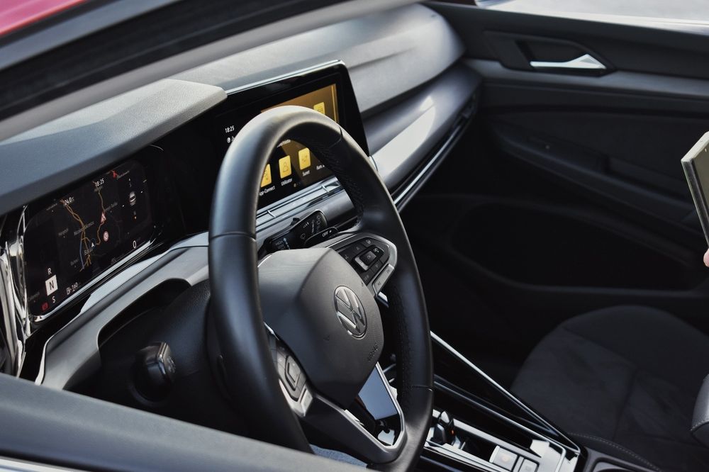 Volkswagen Golf 8 1.5 eTSI DSG | 2023 | 15.000 km | automată Impecabil