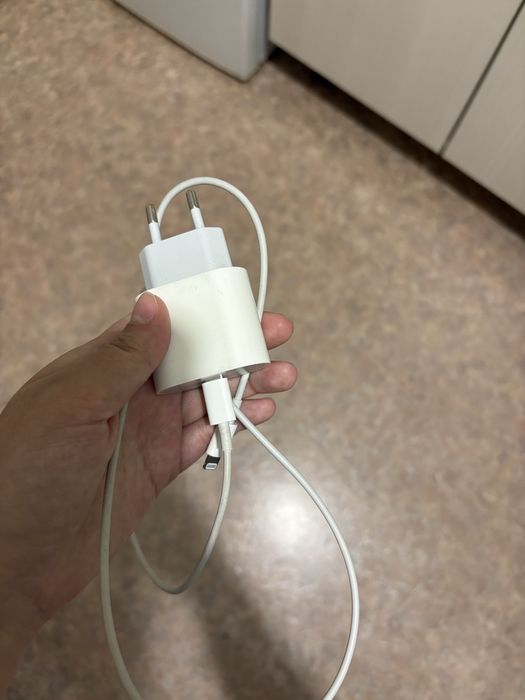 Продам оригинал зарядного устройство