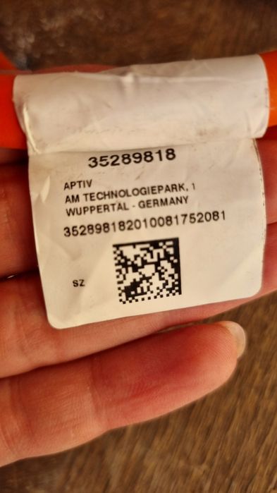 Зарядна станция Aptiv за електромобили  Пежо и Ситроен.