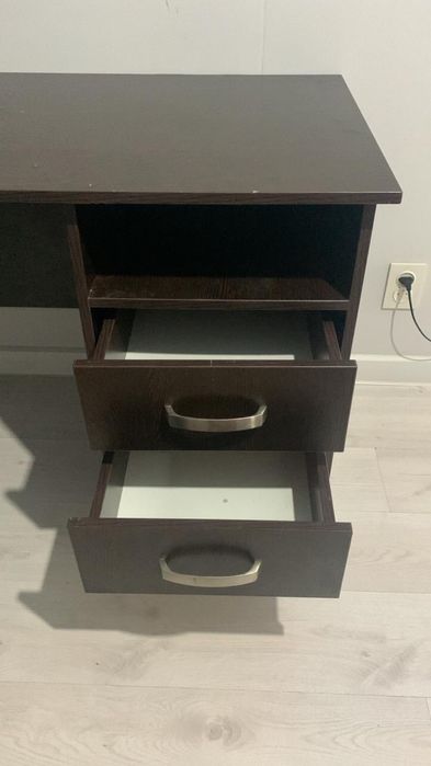 Продам стол рабочий однатумбовый