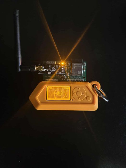 Flipper Zero със силиконов кейс