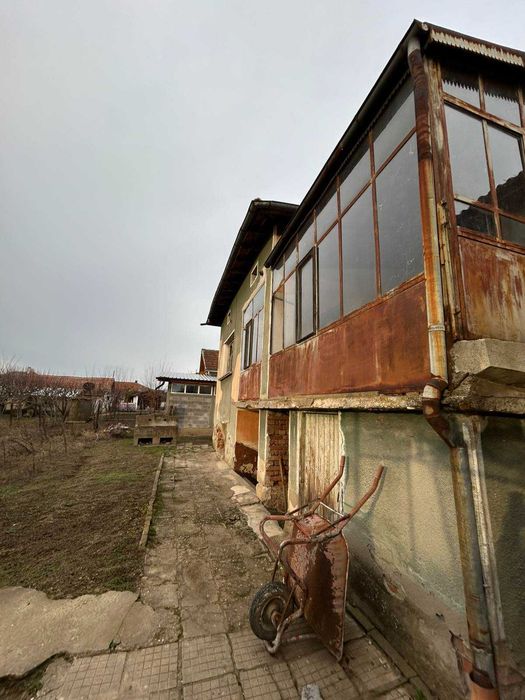 Къща за основен ремонт в гр.Кнежа - 87кв.м. + двор, отлична цена