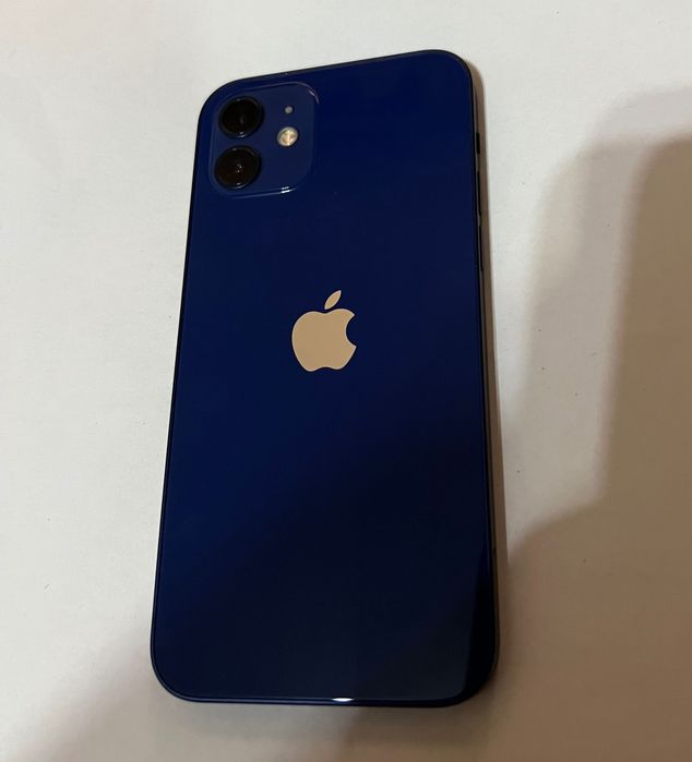 Vând iPhone 12, în stare foarte bună