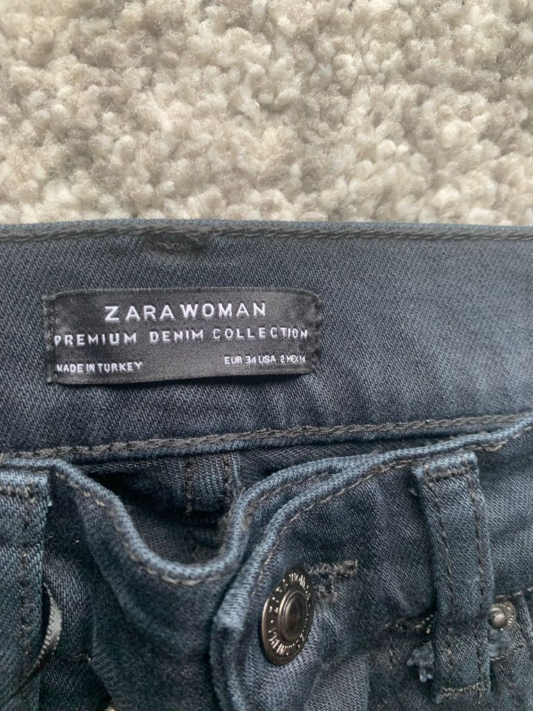 Интересни дамски дънки Zara с декорация от перли