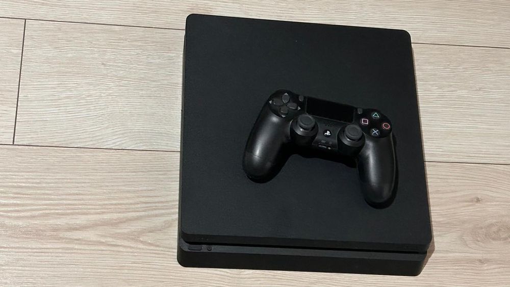 De vânzare PS4 slim 500 GB