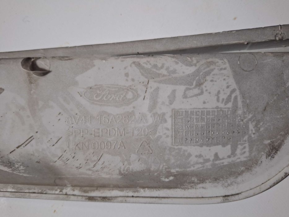 Лайсна под фар (лява) за предна броня Ford Kuga Mk1 - ОЕ 8V41 15A282AW