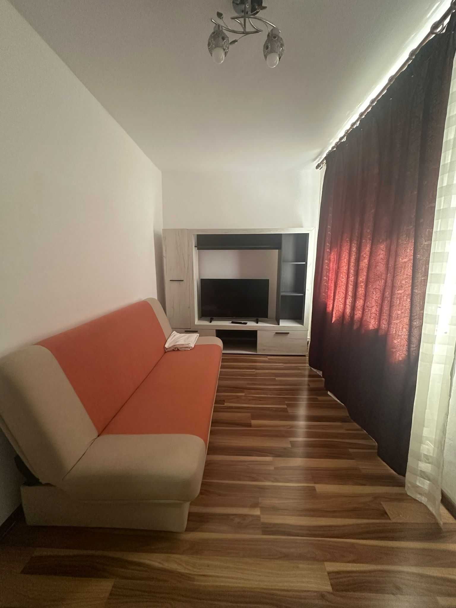 Central, dau in chirie apartament cu o camera