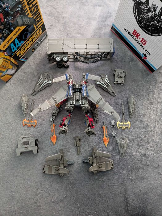 Figurină Transformers SS DOTM Optimus Prime + DNA Design Upgrade Kit