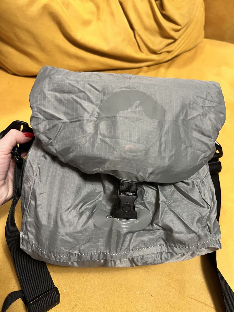 Lowepro NOVA 170 AW фотографска чанта