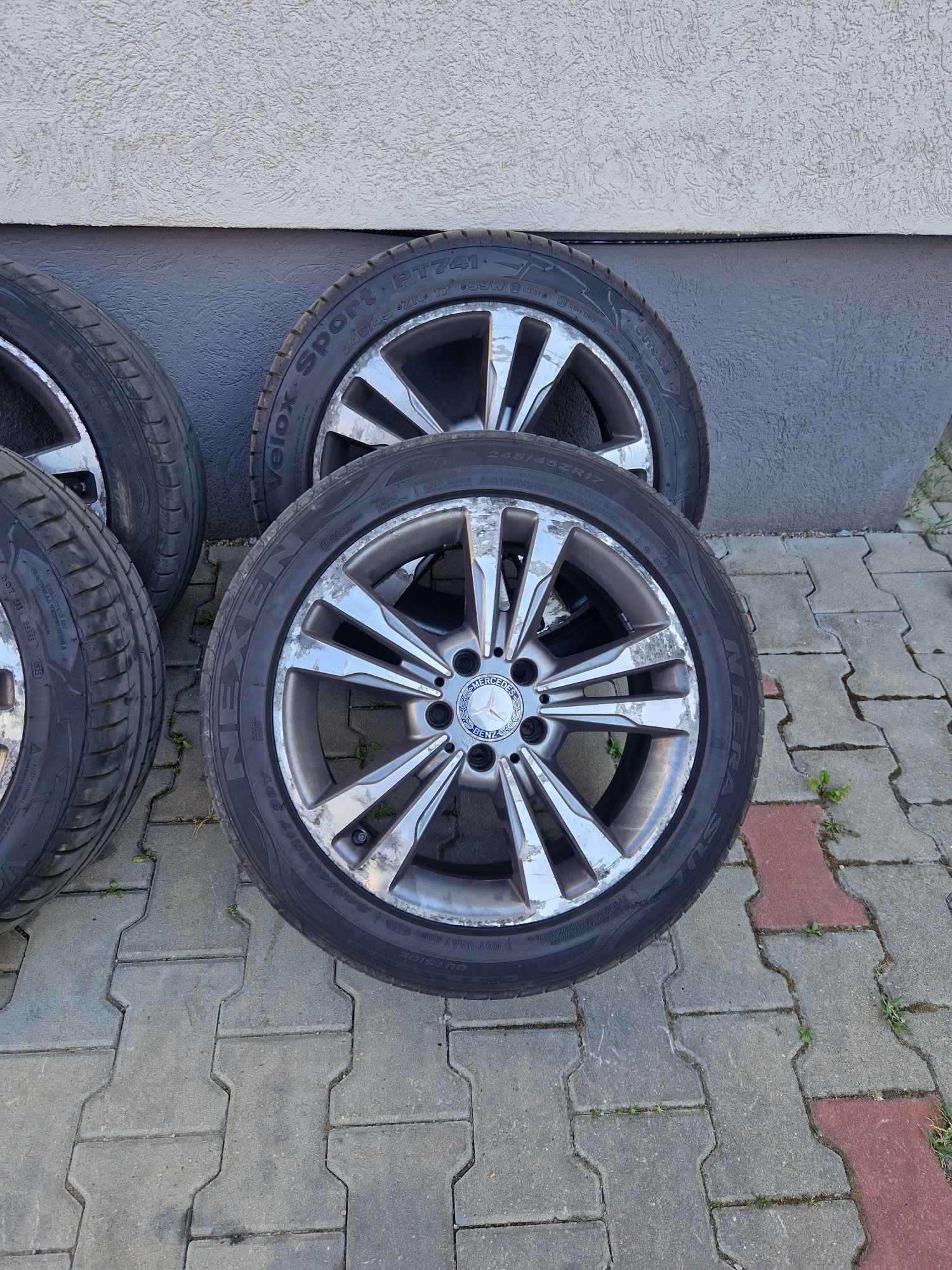 Vând jante +cauciucuri de mercedes