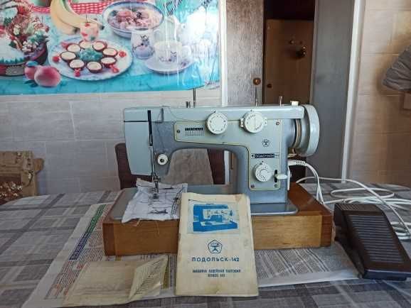 швейная машинка Подольск 142 в отличном состоянии