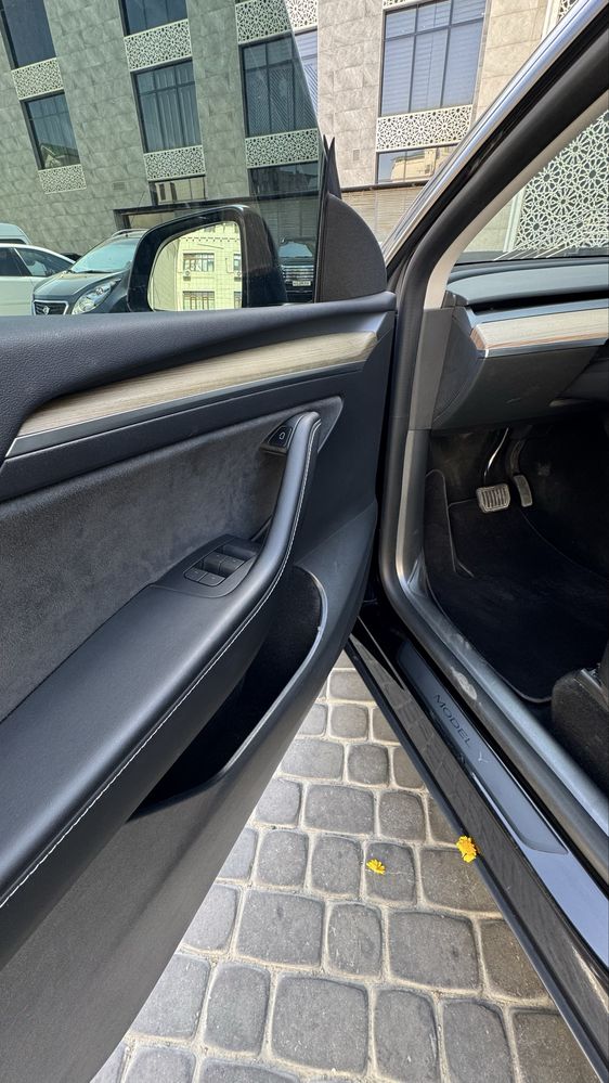 Прадаётся Tesla Modul Y Dual Motor