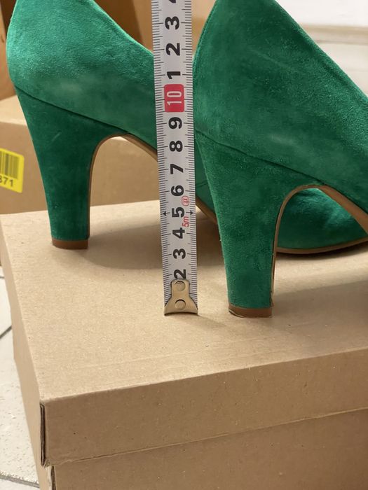 Кожени обувки на висок ток