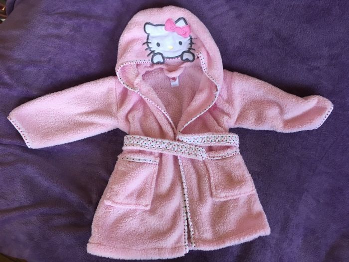 2г Hello Kitty пижама и розов халат полар