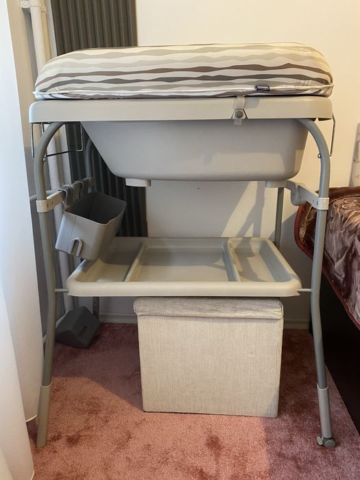 Cadita cu masa de infasat Chicco