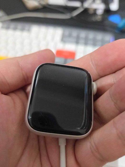 Продам Apple Watch Series 4 40mm (Silver Aluminum / LTE)