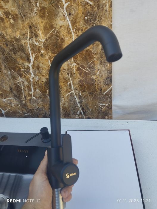 Кухонный смеситель латунь и нержавеющей и металлические